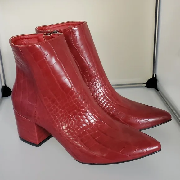 NWOT Red Ankle Boots Faux Crocodile - Picture 1 of 5